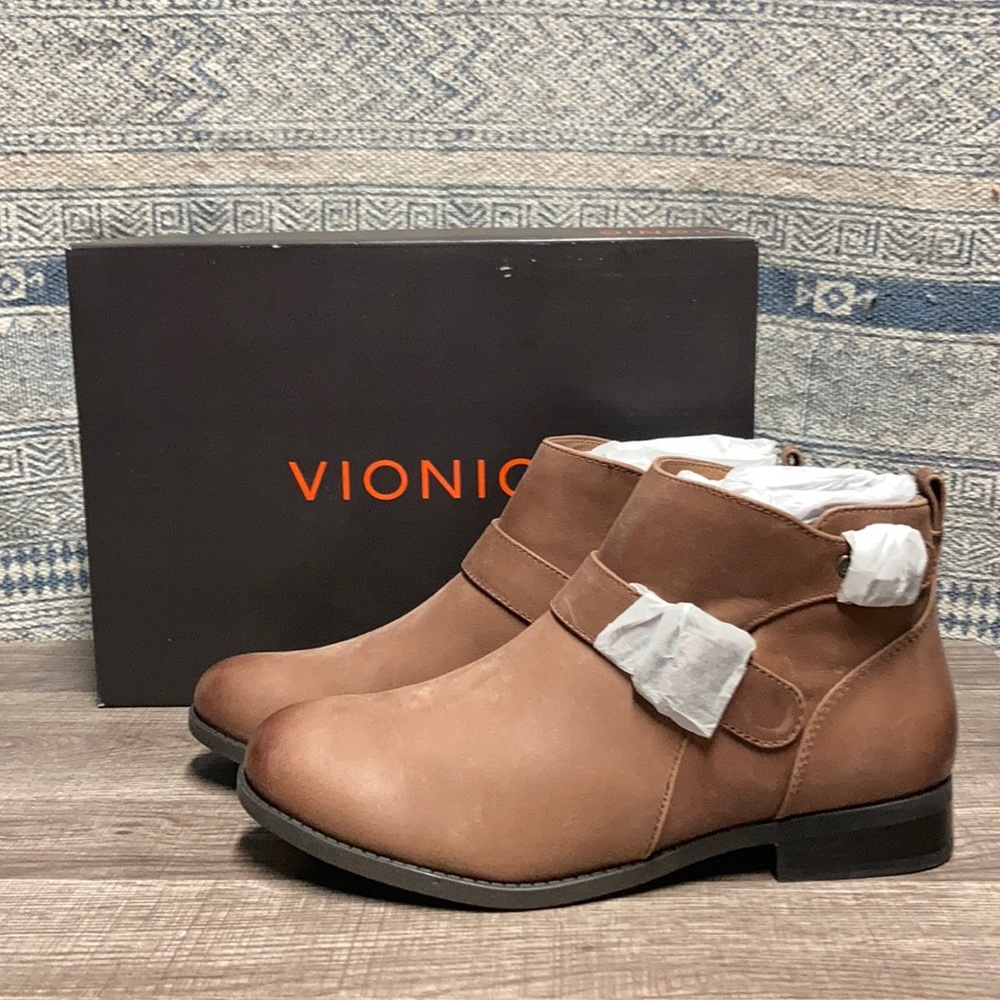 NWT Vionic brown booties